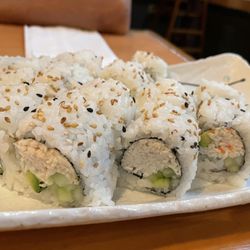 Meeka Sushi Japanese Restaurant - California Sushi Roll