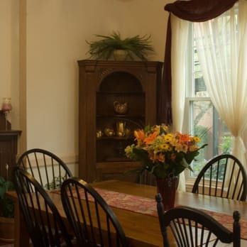 Beech Tree Inn - dining room - Bed & Breakfast Near Me - Brookline, Massachusetts