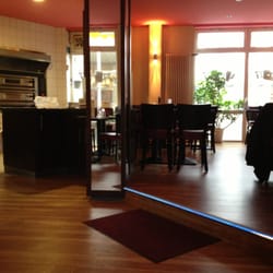 Pizzeria Avanti - Offene Küche mit  zwei Pizzaöffen. Avanti in Baunatal für Familien geeignet.