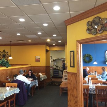 Le Peep Restaurant - Dining area - Breakfast & Brunch Near Me - Peoria, Illinois