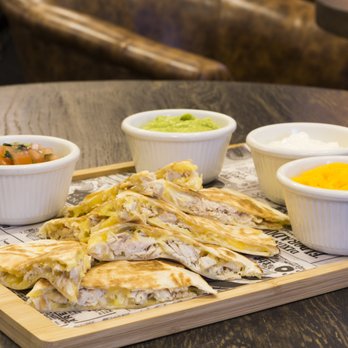 Champions Bar - Champions Bar - Menu 2018 - Sports Bars Near Me - Madrid, M