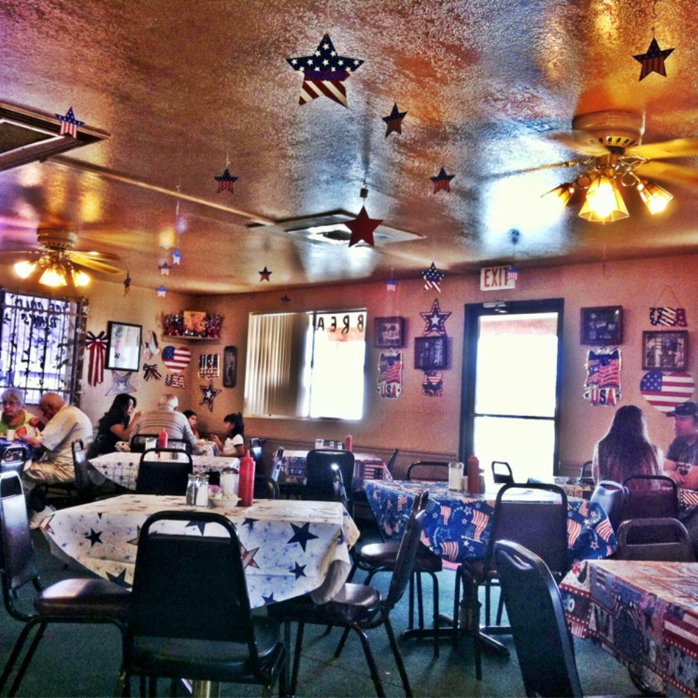Rainbow Diner - Dressed up for 4th of July - Comfort Food Near Me - Kingman, Arizona