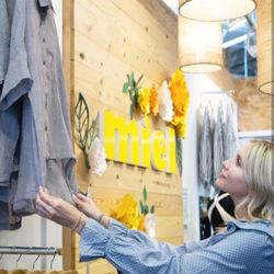 Miel - Blogger Jennifer Wilson shopping at our Costa Mesa location!