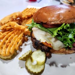 Ecco Lounge - ABIY burger with waffle fries