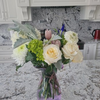 Flox Flower Studio - Classy with a touch of colour - Florists Near Me - Toronto, Ontario Flox Flower Studio - Classy with a touch of colour - Florists Near Me - Toronto, Ontario