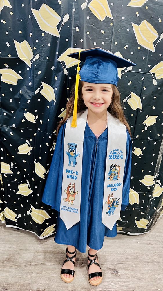 Little Champs Play & Learn Logo