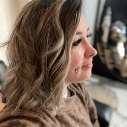 Dye Beauty Bar - Layers and curls on bob cut