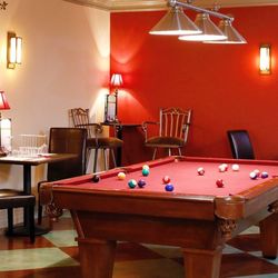 Skyline Vineyard Inn - Speakeasy Pub