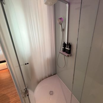 CitizenM Washington DC Capitol Hotel - Shower barely fit 4 people - Hotels Near Me - Washington, DC, District of Columbia