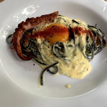 Posí - Octopus pasta with egg yolk - Italian Near Me - Rio de Janeiro, RJ