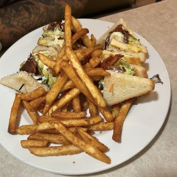 Bloomingdale Cafe Breakfast & Lunch - Chicken avocado club - Breakfast & Brunch Near Me - Roselle, Illinois Bloomingdale Cafe Breakfast & Lunch - Chicken avocado club - Breakfast & Brunch Near Me - Roselle, Illinois