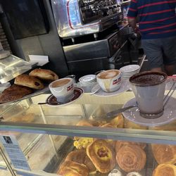Novecentotredici - Pastries, cappuccino, hot cocoa