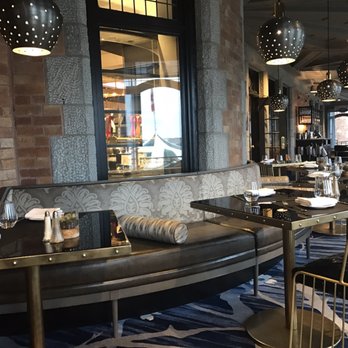 Bistro le Sam - Restaurant seating - Canadian (New) Near Me - Quebec City, Quebec
