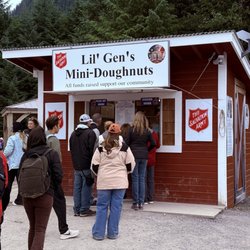 Lil’ Gen’s Donuts - Outside