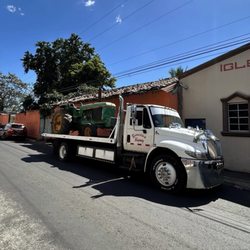 Somoza's Towing