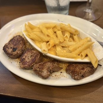 Lucky's Prime Time - Filet Mignon Medallions with macaroni and cheese - Steakhouses Near Me - Rochester Hills, Michigan Lucky's Prime Time - Filet Mignon Medallions with macaroni and cheese - Steakhouses Near Me - Rochester Hills, Michigan