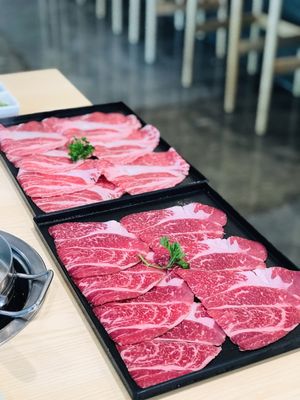 Mumu Hot Pot by null