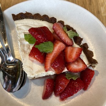 True Food Kitchen - Vegan Strawberry cheesecake - New American Near Me - Columbus, Ohio True Food Kitchen - Vegan Strawberry cheesecake - New American Near Me - Columbus, Ohio