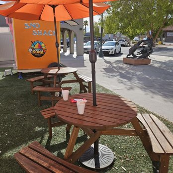 The Dam Shack  - Outdoor seating area - Shaved Ice Near Me - Boulder City, Nevada
