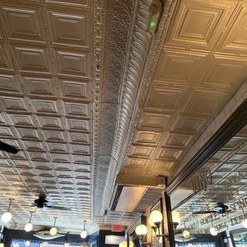 Neptune Oyster - Seafood Near Me - Boston, Massachusetts