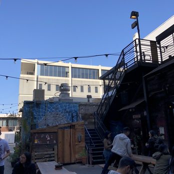 Mad Oak - Outdoor area! - Bars Near Me - Oakland, California Mad Oak - Outdoor area! - Bars Near Me - Oakland, California