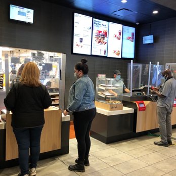 McDonald's - Picking up food! - Fast Food Near Me - Glendale, California