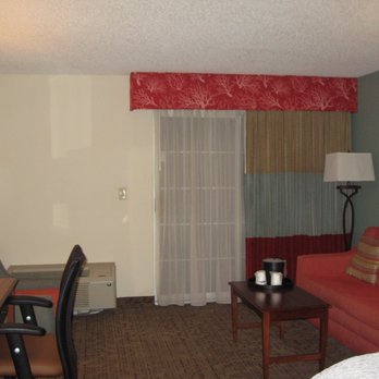 Hampton Inn & Suites Outer Banks/ Corolla - Hotels Near Me - Corolla, North Carolina