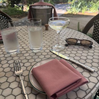 The Pink Cabana - Table Set up - Mediterranean Near Me - Indian Wells, California