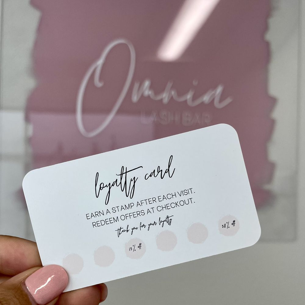 Omnia Lash Bar Logo