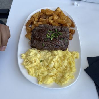 AC Sky Bar - Steak & Eggs - Bars Near Me - Orlando, Florida