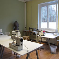Berliner-textilwerkstatt.De Kerstin Berner - Komplett eingerichtete Nähwerkstatt für 5 €die Stunde mieten für textile Projekte  in Berlin