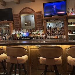 Completely empty bar while the dining room is 1/2 full.