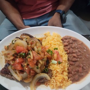 Las Panteras Negras - Bistec con arroz y habichuelas - Mexican Near Me - New York, New York