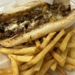 Juarez Phillys - Philly cheesesteak no jalapeños and fries