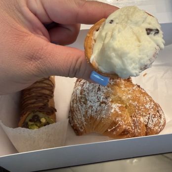 Carlo's Bakery - Bakeries Near Me - Las Vegas, Nevada