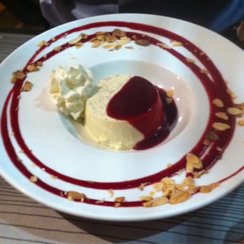 Le Cachepiou - Pannacotta sauce fruits rouges - French Near Me - Chanas, 38 Le Cachepiou - Pannacotta sauce fruits rouges - French Near Me - Chanas, 38