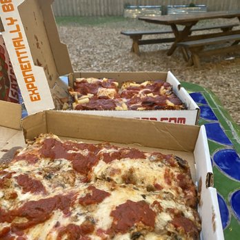 SquareHouse Pizza - Near: gluten-free sausage, mushroom, extra cheese   Far: gluten-free pepperoni and pineapple - Pizza Near Me - Gainesville, Florida
