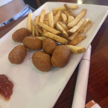 Tippy Canoes - Kids mini corn dogs & fries - American Near Me - Osceola, Wisconsin Tippy Canoes - Kids mini corn dogs & fries - American Near Me - Osceola, Wisconsin
