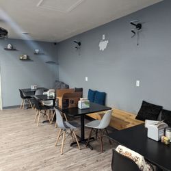 Brezie's Roasted Beans - Comfortable seating area