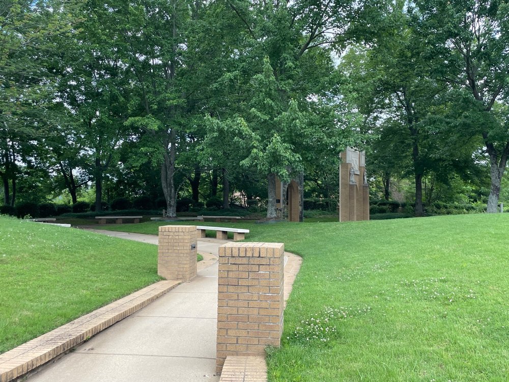 CENTRAL HIGH MUSEUM COMMEMORATIVE GARDEN 1318 S Park St, Little Rock, Arkansas Landmarks