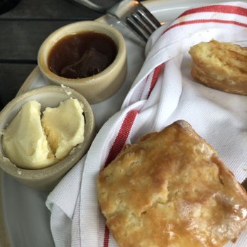 Yardbird Table & Bar - Honey bis Classic Buttermilk Biscuits - Southern Near Me - Miami Beach, Florida
