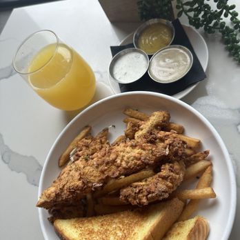Bull And Bowl - Chicken tendiessss - American Near Me - Austin, Texas