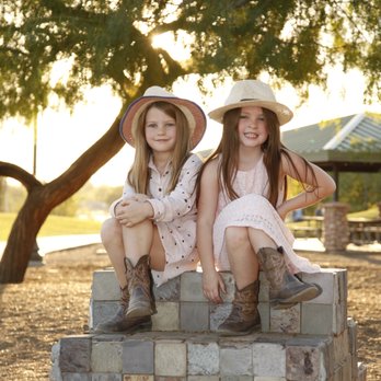 Jason Wise Photography - Priceless sister memories - Session Photography Near Me Jason Wise Photography - Priceless sister memories - Session Photography Near Me