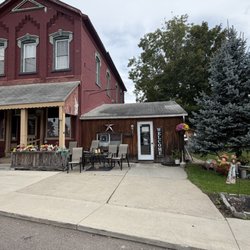 Maddie J's - Store front