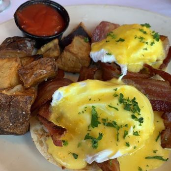 Drew's on Halsted - Classic eggs Benedict-I subbed the ham for reg bacon - American Near Me - Chicago, Illinois Drew's on Halsted - Classic eggs Benedict-I subbed the ham for reg bacon - American Near Me - Chicago, Illinois
