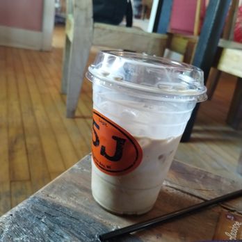 5th and Jefferson Coffee House - Iced Cafe Cubano con Leche - Coffee & Tea Near Me - Sturgeon Bay, Wisconsin