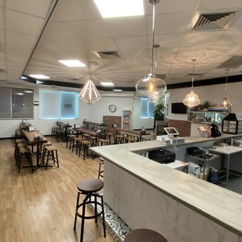 Midtown Pizza - Belly up to the bar or get your pizza delivered to your door - Pizza Near Me - Dallas, Texas