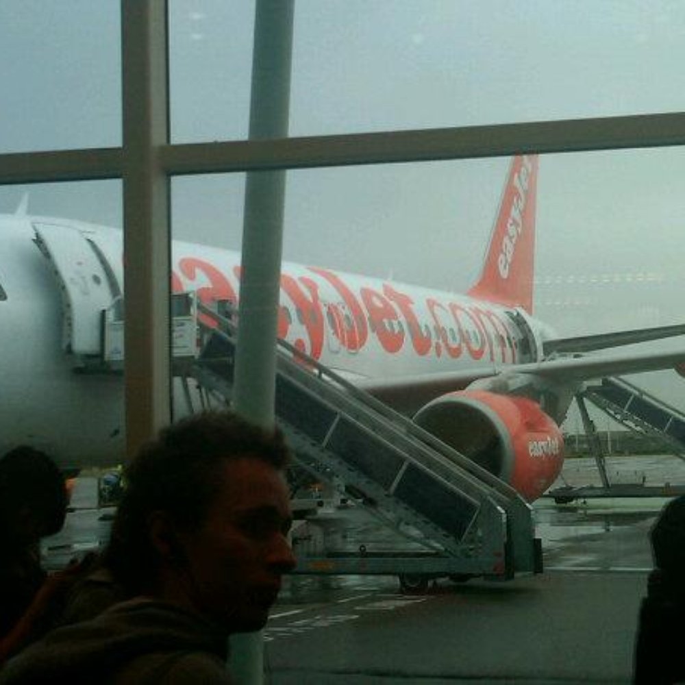 EasyJet - Airlines Near Me - Luton, CBF