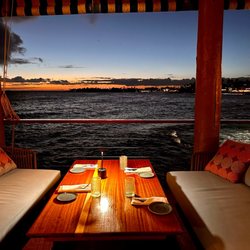 Huggo's Restaurant - Low table example