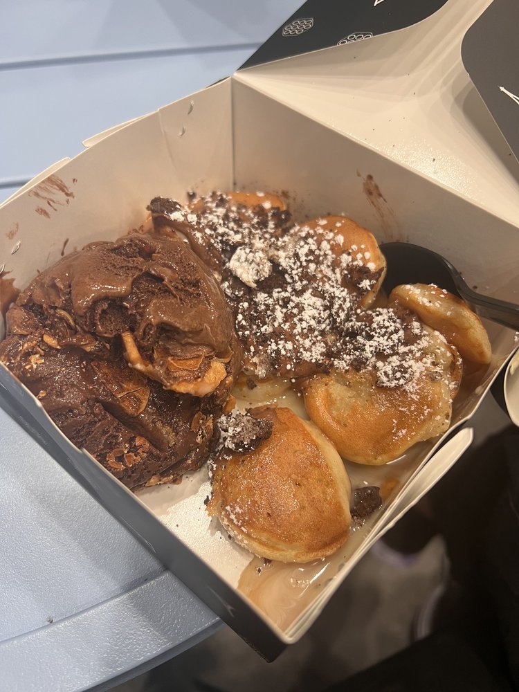 EIFFEL WAFFLE 1531 N Milwaukee Ave, Chicago, Illinois Desserts